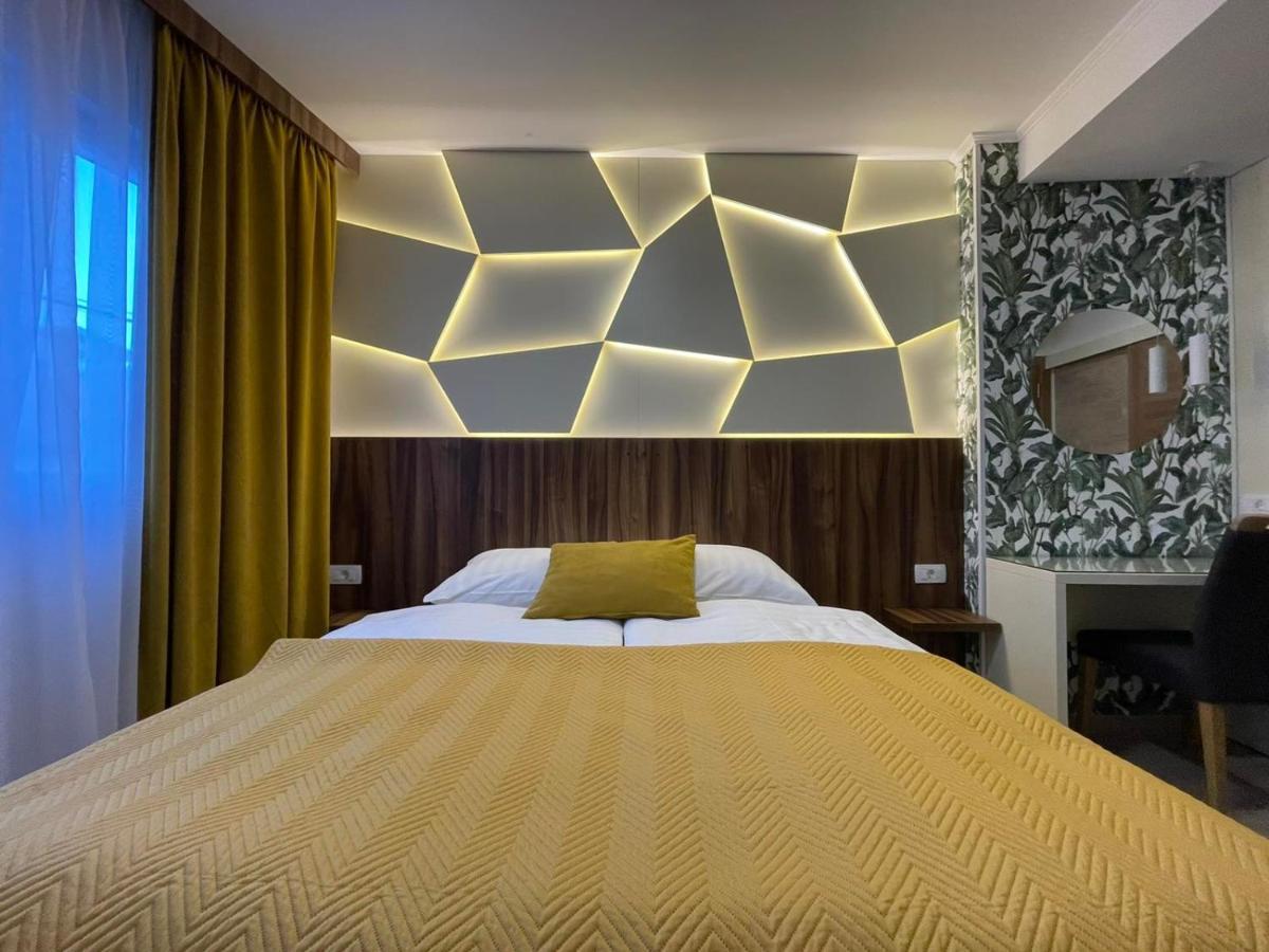 Hotel - Villa Lejla โมสตาร์ ภายนอก รูปภาพ