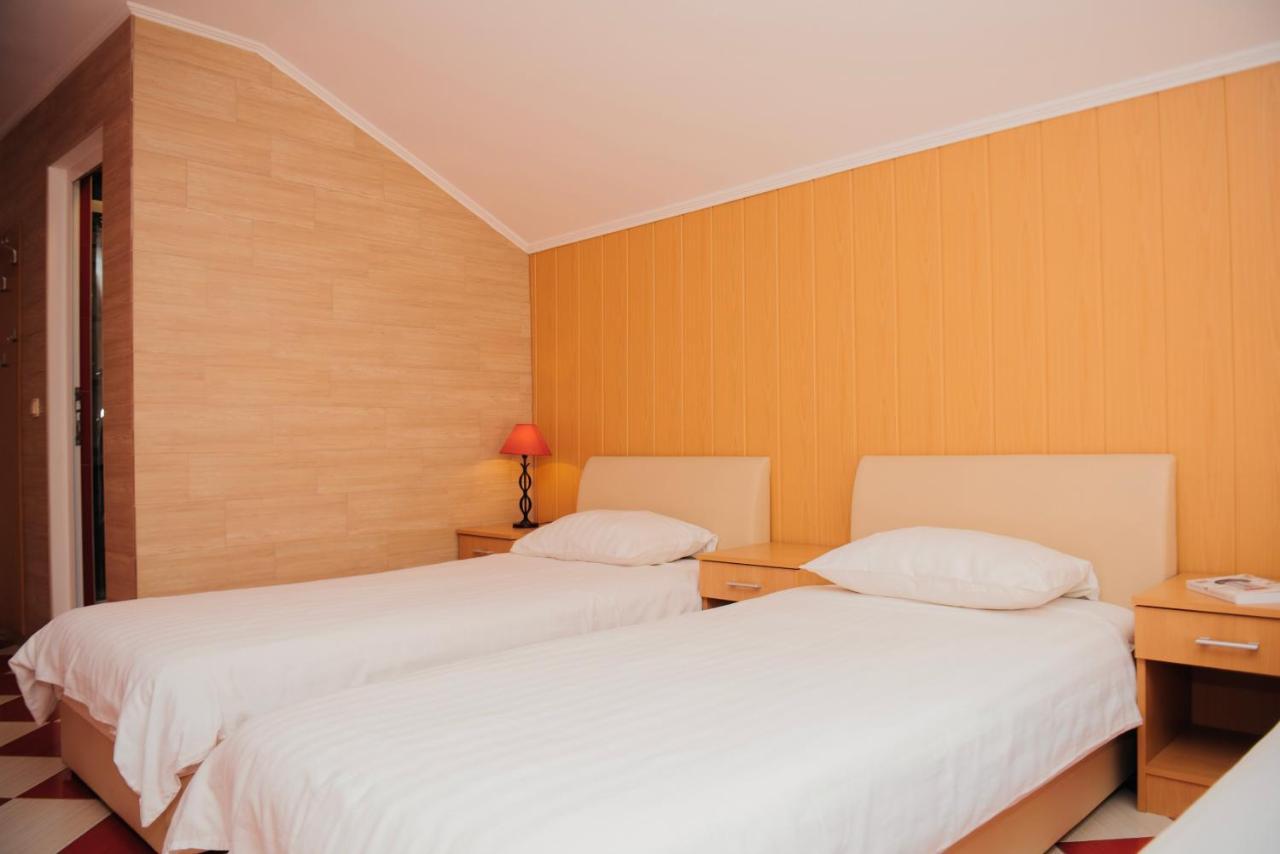 Hotel - Villa Lejla โมสตาร์ ภายนอก รูปภาพ